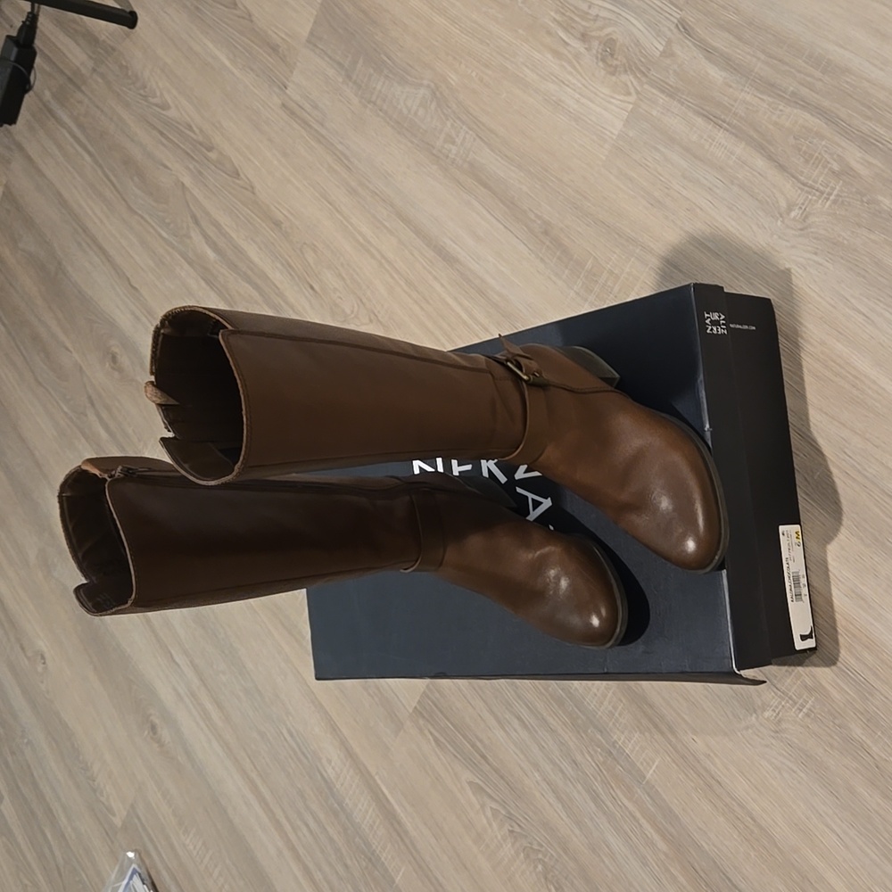 Tall Boots - Picture 3 of 3